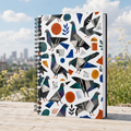 Cahier à spirale à motif de pigeons — Journal ligné aux illustrations d’oiseaux géométriques – vue principale | Écritournures