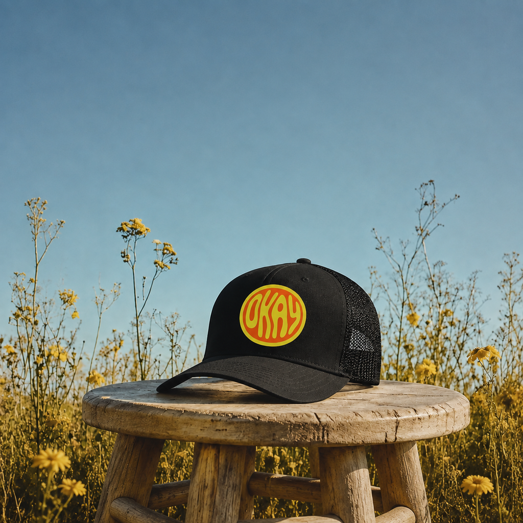 Okkkkkkay. Okay. Foam trucker hat – vue principale | Écritournures